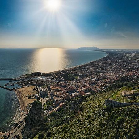 Casa Vitelli - Centro Storico A Due Passi Da Tutto Apartman Terracina Kültér fotó