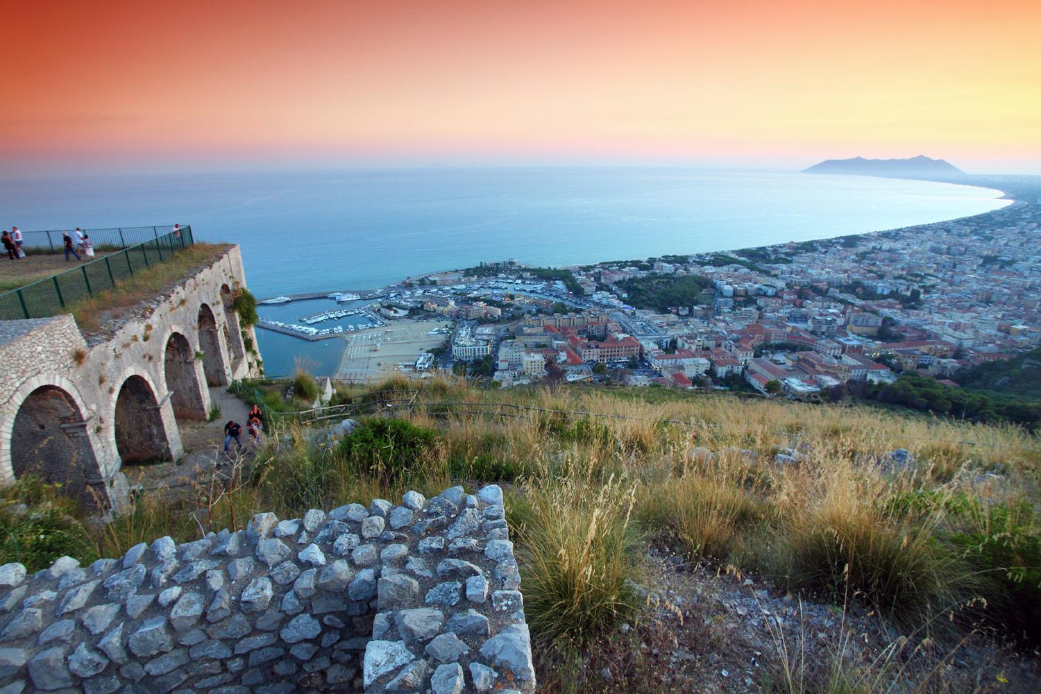 Casa Vitelli - Centro Storico A Due Passi Da Tutto Apartman Terracina Kültér fotó