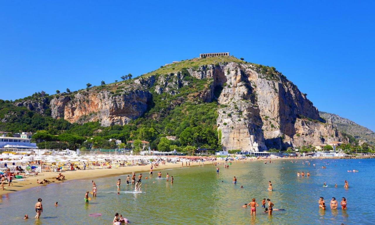 Casa Vitelli - Centro Storico A Due Passi Da Tutto Apartman Terracina Kültér fotó